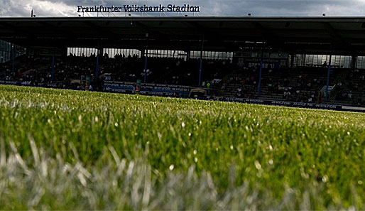 Das Stadion des FSV Frankfurt wird nun endlich mit einem beheizbaren Rasen ausgestattet