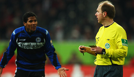 Georg Schalk verteilte im Spiel gegen Bielefeld sechs Gelbe Karten an die Ostwestfalen