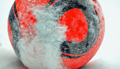 Bei zuviel Schnee hilft auch der schönste Ball nicht mehr