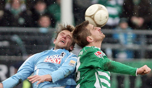 Dominik Stahl (l.) erhält bei TSV 1860 München einen Profivertrag bis 2012