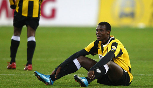 Seyi Olajengbesi fehlt Aachen aufgrund eines Risses des Syndesmosebands beim Saisonfinale
