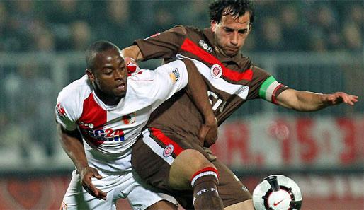 Kapitän Fabio Morena (r.) hat seinen Vertrag beim FC St. Pauli bis 2012 verlängert