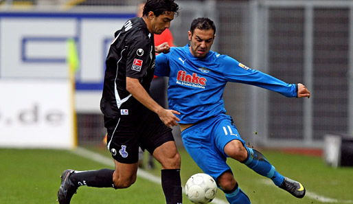 Mahir Saglik (r.) erzielte im Hinspiel das 1:0 für Paderborn. Am Ende siegte aber Duisburg mit 3:1