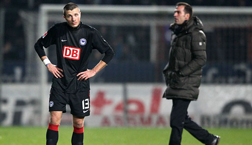 Ratlose Gesichter bei Hertha BSC: Nikita Rukavytsya (l.) und Markus Babbel in der Krise
