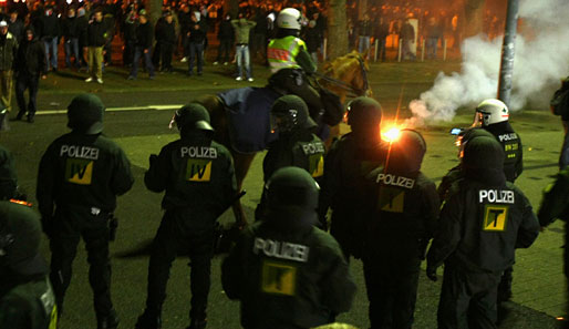 Nach Krawallen zwischen Anhängern des VfL Bochum und Düsseldorf gab es 55 Festnahmen