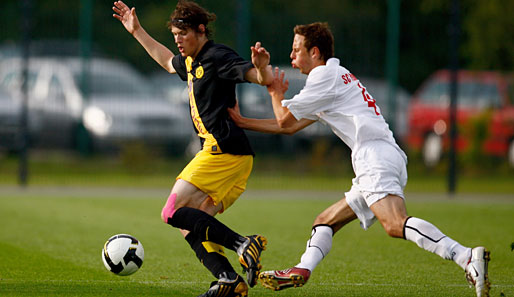 Daniel Ginczek (l.) wird von Borussia Dortmund an den VfL Bochum ausgeliehen