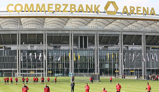 Trotz des Abstiegs in die zweite Liga hat Eintracht Frankfurt schon 22.000 Dauerkarten verkauft