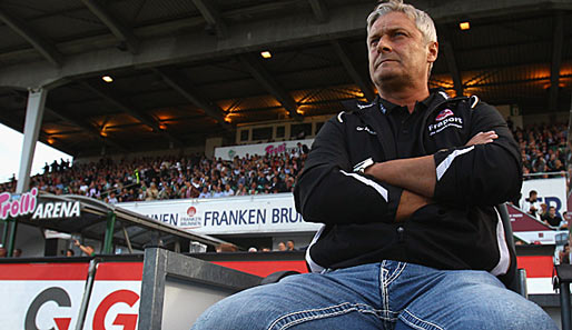Trainer Armin Veh soll Eintracht Frankfurt wieder in die 1. Bundesliga führen
