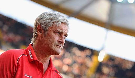 Eintracht-Trainer Armin Veh hat den Rasen in der Frankfurter Arena kritisiert