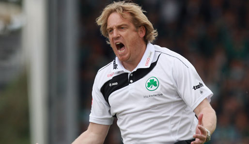 Fürth-Trainer Mike Büskens will mit seiner Mannschaft an die Tabellenspitze stürmen