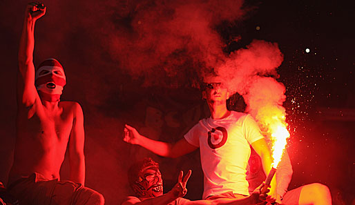 Fans von Fortuna Düsseldorf zündeten bei Spielen wiederholt Bengalische Feuer