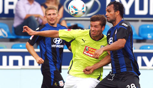Gledson (r.) vom FSV Frankfurt wurde vom DFB-Sportgericht für drei Spiele gesperrt