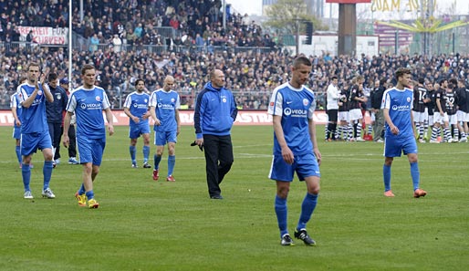 Enttäuschte Spieler von Hansa Rostock nach einer Saison zum Vergessen