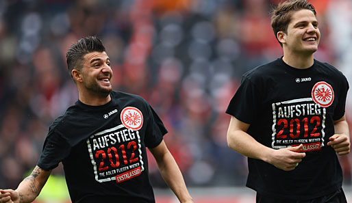 Ümit Korkmaz (l.) schaffte mit Eintracht Frankfurt in diesem Jahr den Aufstieg in die Bundesliga