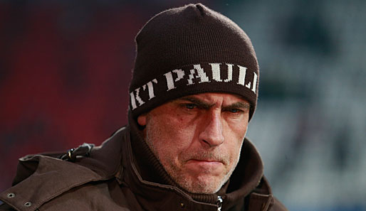 Pauli-Coach Frontzeck musste nach einem Trainingsunfall notoperiert werden