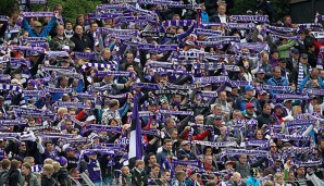 Die Fans von Erzgebirge Aue können auch friedlich ihre Mannschaft anfeuern
