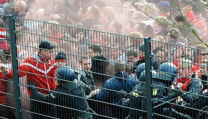 Fans vom 1. FC Kaiserslautern griffen Anhänger des SC Freiburg an
