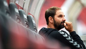 Stefan Ruthenbeck wird auch beim Pokalspiel gegen Mainz auf der Fürther Bank sitzen