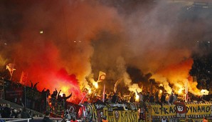 Dynamo Dresden hat nach den üblen Krawallen beim Auswärtsspiel in Karlsruhe (4:3) und dem "Football-Army"-Auftritt seiner Fans erste weitgehende Maßnahmen ergriffen