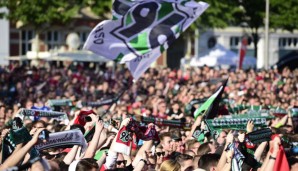 50.000 Fans feiern den Aufstieg von Hannover 96