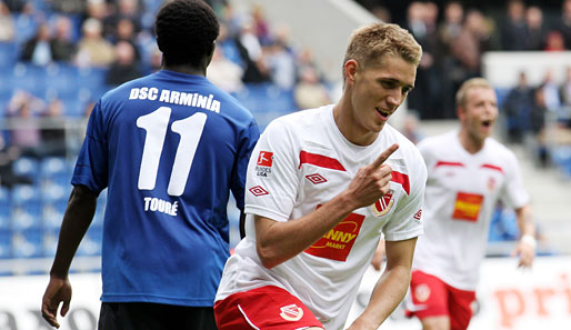 Nils Petersen brachte Energie Cottbus in Bielefeld mit 1:0 in Führung