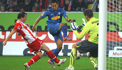 Chong Tese (M.) erzielte in Düsseldorf sein viertes Saisontorfür den VfL Bochum