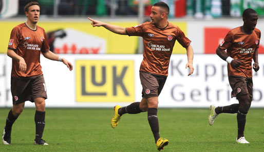 Deniz Naki (M.) brachte den FC St. Pauli mit seinem zweiten Saisontreffer in Führung