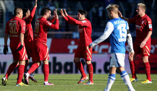 Jahn Regensburg feiert seinen Auswärtssieg beim VfL Bochum