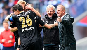 Spieler und Trainer von 1860 München freuen sich über einen Last-Minute-Sieg im Abstiegskampf