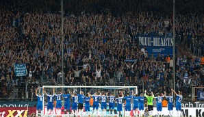 Der Vfl Bochum feiert mit seinen Fans den 1:0 Erfolg