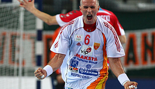 Stevce Alusevski freut sich über den überraschenden Erfolg seiner Mazedonier gegen Polen