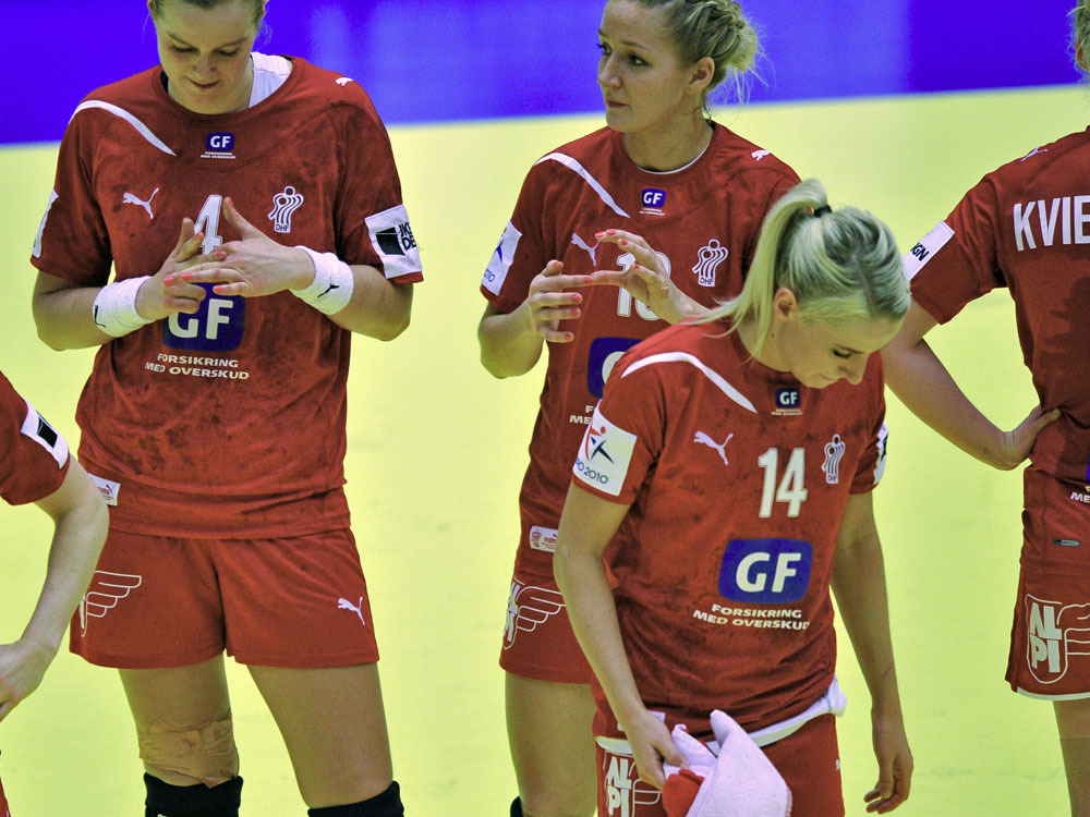 Enttäuscht nach der klaren Niederlage gegen Norwegen: Die Handball-Frauen Dänemark