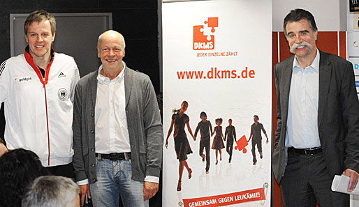Bundestrainer Heuberger (l.) und DHB-Sportmanager Brand (r.) auf einem Medientag des DHB