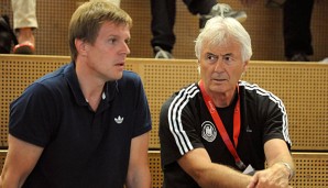 Wolfang Sommerfeld (r.) im Gespräch mit Bundestrainer Martin Heuberger
