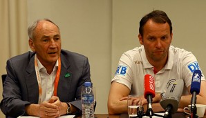 Bernhard Bauer (l.) bei der Handball-WM in Katar mit Nationaltrainer Dagur Sigurdsson