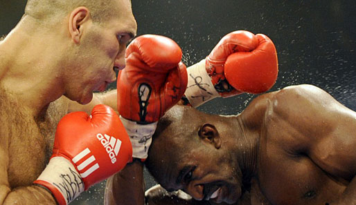 Die WBA prüft die Punktrichter-Urteile vom Kampf Holyfield gegen Walujew