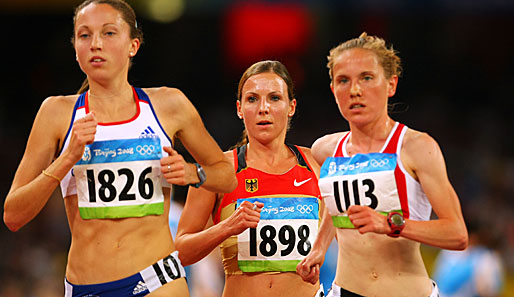 Sabrina Mockenhaupt (mi.) holte 2001 über 5.000m ihre erste Deutsche Maisterschaft