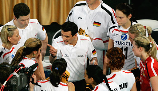 Volleyball-Bundestrainer Giovanni Guidetti (M.) ist der Vater des Erfolgs