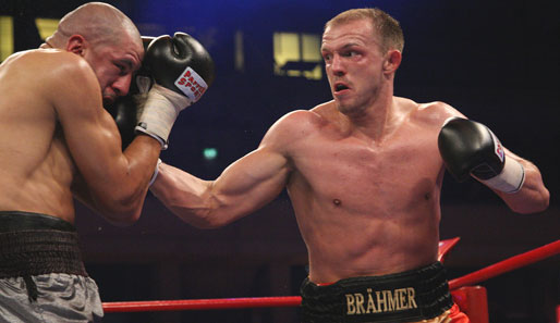 Jürgen Brähmer (r.) verteidigt seinen WBO-Halbschwergewichts-Titel gegen Dimitri Suchotski