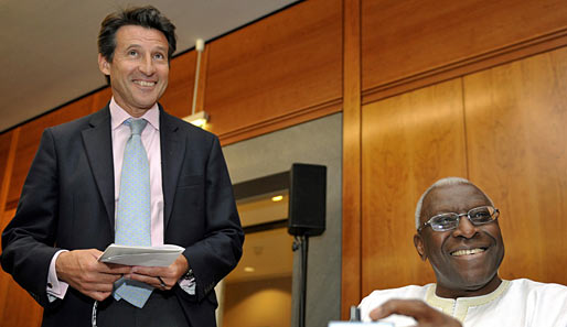 IAAF-Präsident Lamine Diack (r.) und sein potenzieller Nachfolger Lord Sebastian Coe