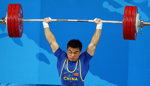 Der Chinese Liao Hui bewältigte in der Klasse bis 69kg eine Zweikampflast von 358kg
