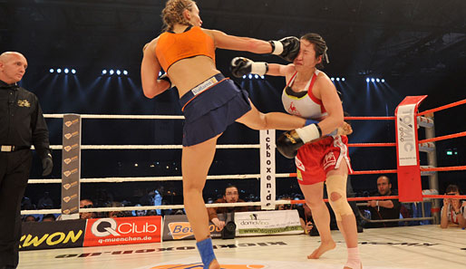 Konnte ihren Titel in München verteidigen: Kickboxerin Christine Theiss (l.)