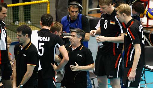 Raul Lozanos (M.) Vertrag als Volleyball-Bundestrainer läuft noch bis Olympia 2012 in London