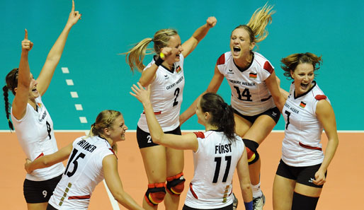 Die Volleyball-Frauen haben Grund zu Jubeln: bei der EM stehen sie im Halbfinale