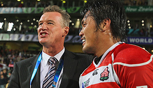 Rugby-Legende John Kirwan (l.) ist als Nationaltrainer Japans zurückgetreten