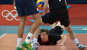 Jochen Schöps (M.) hofft nach überstandener Bauchmuskelverletzung auf das EM-Viertelfinale