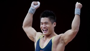 Lyu Xiaojun holte Gold mit einem Weltrekord im Gewichtheben