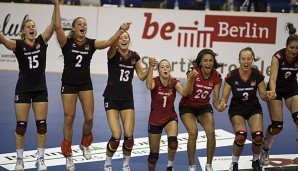 Strahlende Siegerinnen: Die Volleyball-Damen wurden als Sportlerinnen des Monats gewählt