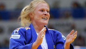 Luise Malzahn freut sich über die Silbermedaille