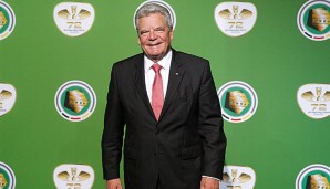 Joachim Gauck erhält die Ehrenmedaille des DOSB